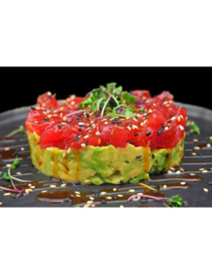 Tartar de atún rojo con guacamole y teriyaki