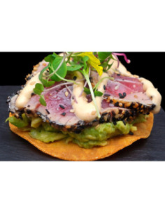 Tortitas de atún con guacamole, teriyaki y kimchi