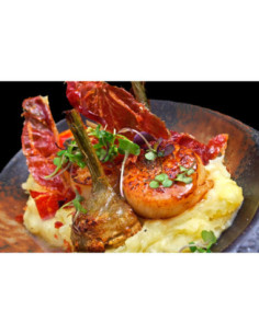 Vieiras con alcachofas, cremoso de patata e ibérico